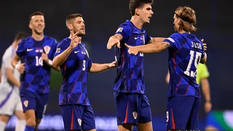 [英超]利物浦主场盛宴，登顶英超积分榜